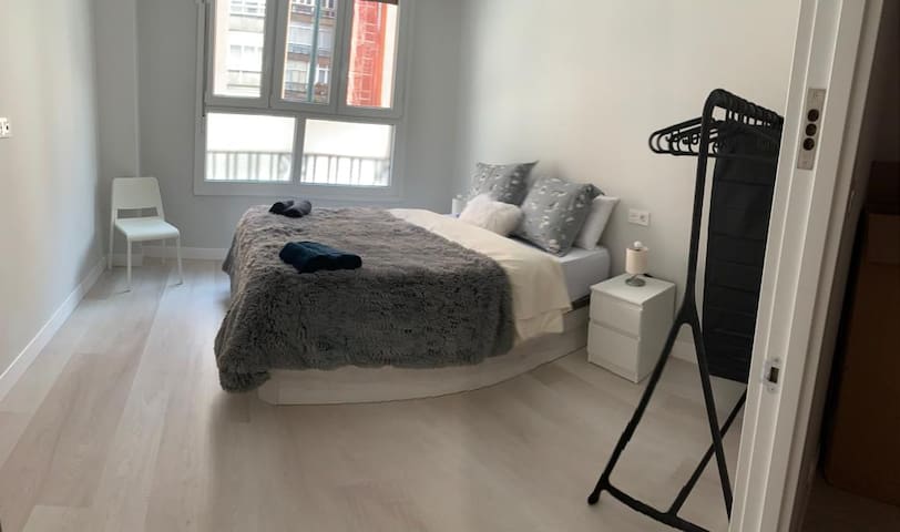 ROOM BILBAO CITY CENTRE. WIFI AND TV