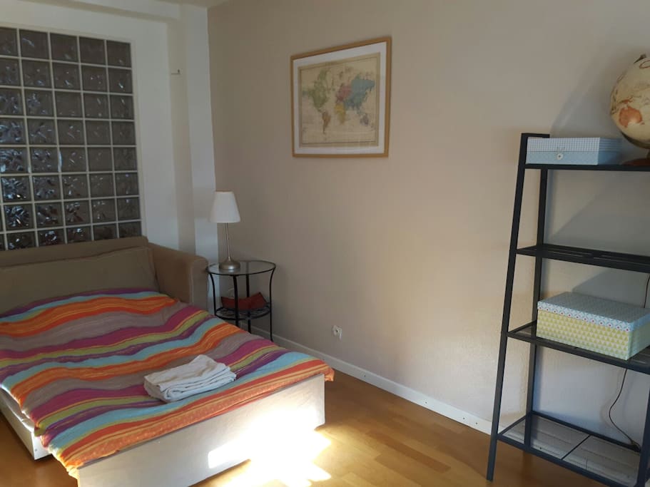 Grande chambre lumineuse de 16 m2