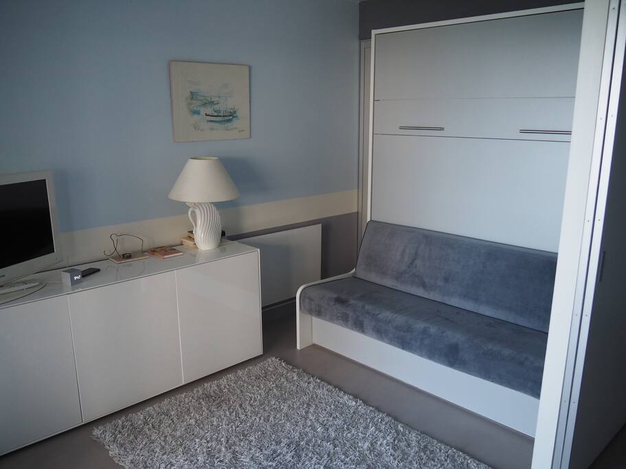 Chambre avec couchage 160cm escamotable, cloison amovible