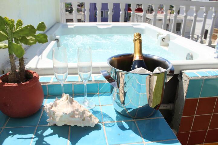 CANCUN GUEST HOUSE # 4 TERRACE TUB