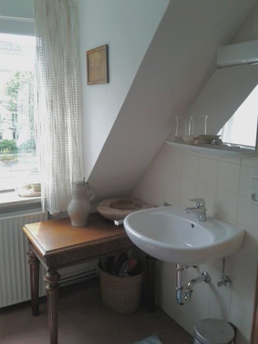 Schlafzimmer 2 mit Waschgelegenheit/ Sleepingroom 2 with basin