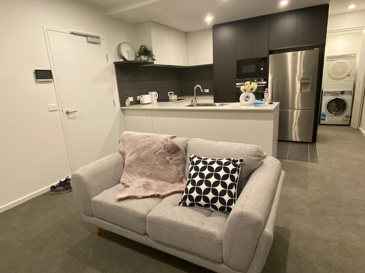 Convenient 2bapartment @City Centre W Free Parking - 캔버라