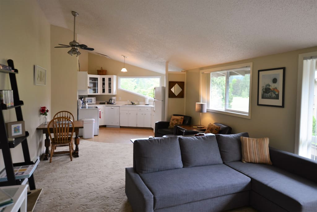Living and dining area. Dining table pulls out to seat 4.