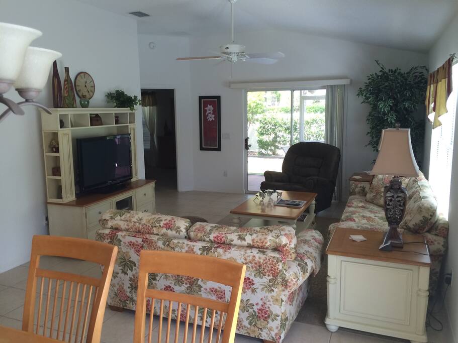 Open living/dining room with large table that seats 6
