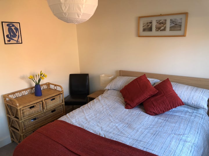 Double Room with Private Bathroom, near Station.
