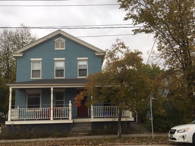 1849 House (10 min. walk to downtown)