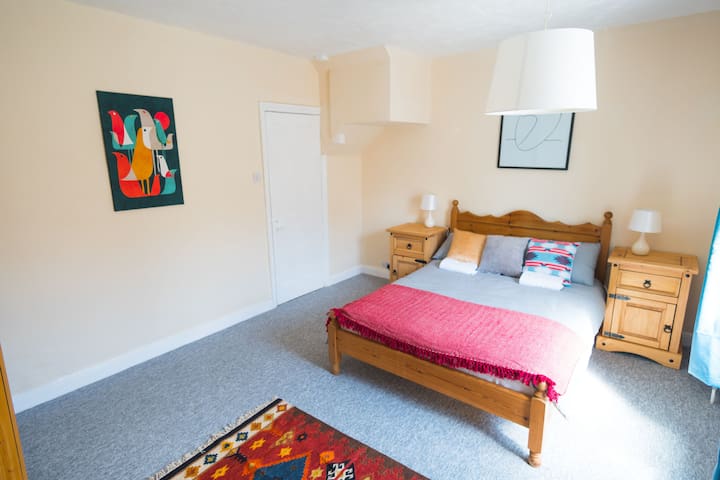 Spacious Double Room in West Bath