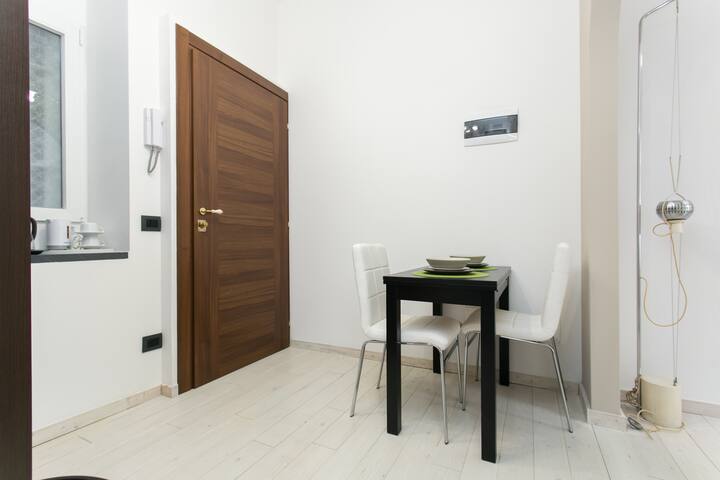 WHITE Apartment gallery image 3