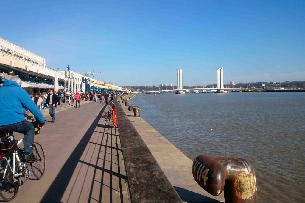 Le Quai des Marques (à 10 mn)