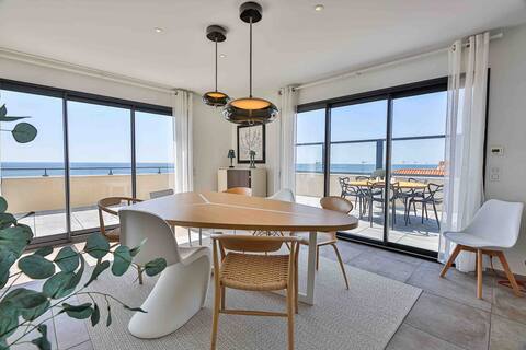 Duplex penthouse with indoor pool and spa with sea view