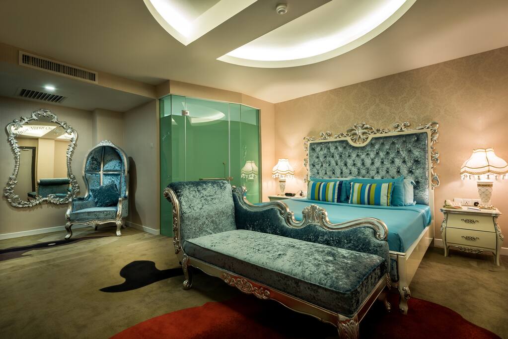 Executive Suite - Princess Theme