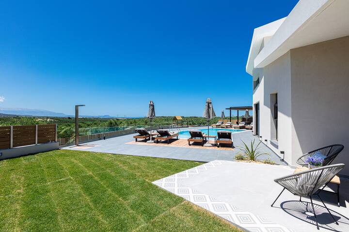 TreeTop Villa I, Views, Pool & Family Escape gallery image 2