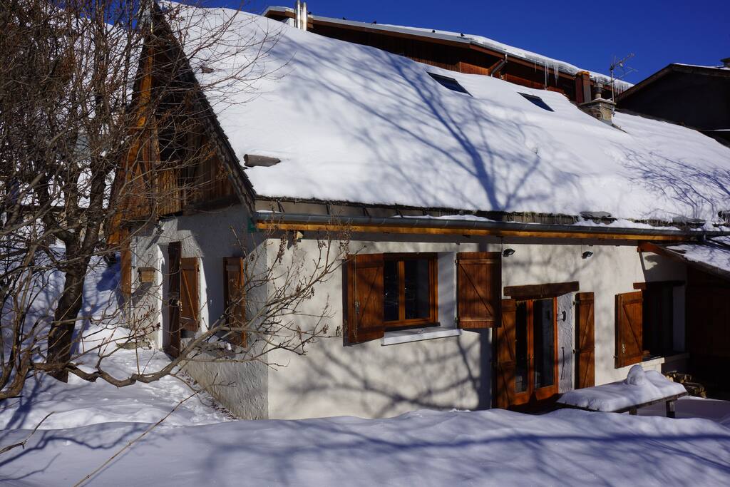 Vue du chalet côté terrasse