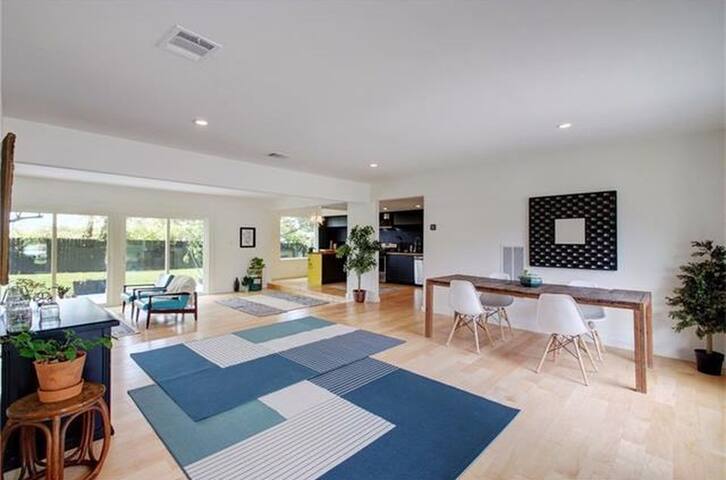 ACL Home Close to DT w/ Open Floor Plan gallery image 2