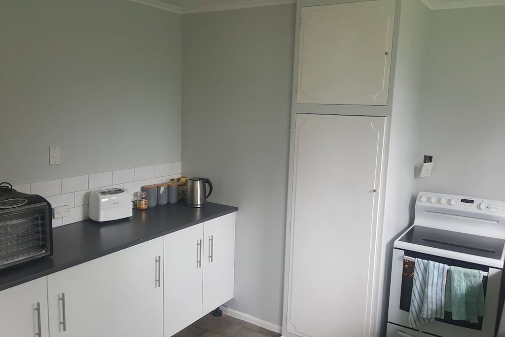 Brand new kitchen put in Dec 2016.