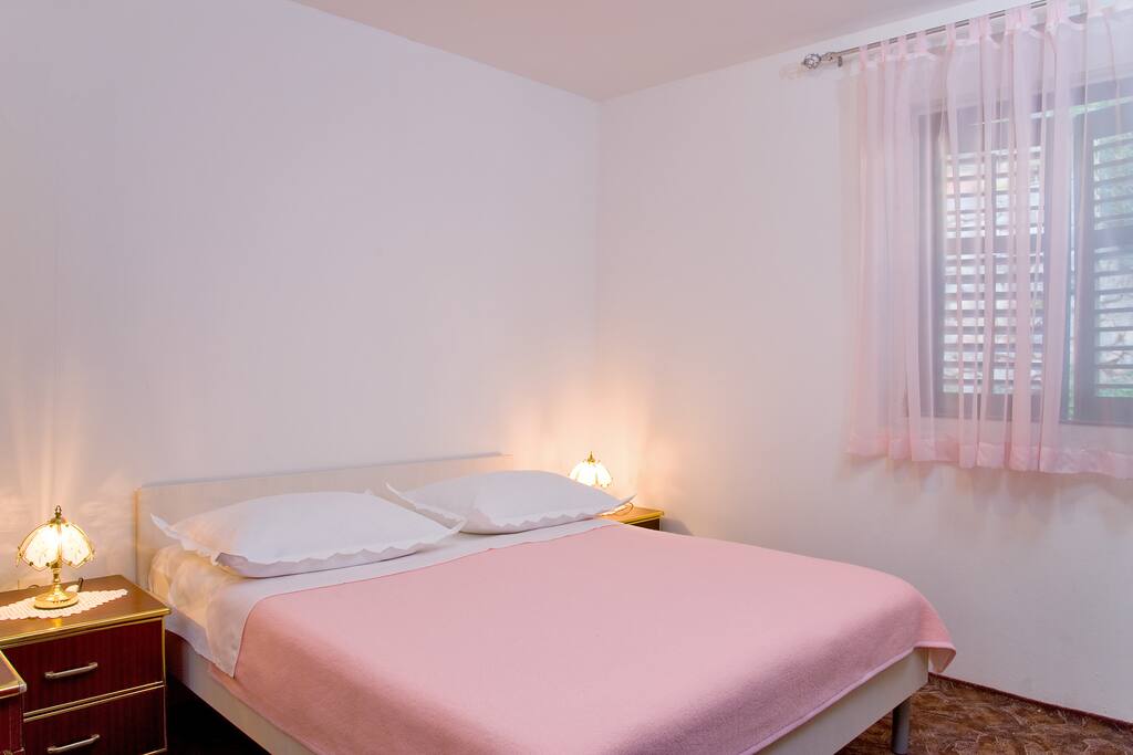 1. Bad room