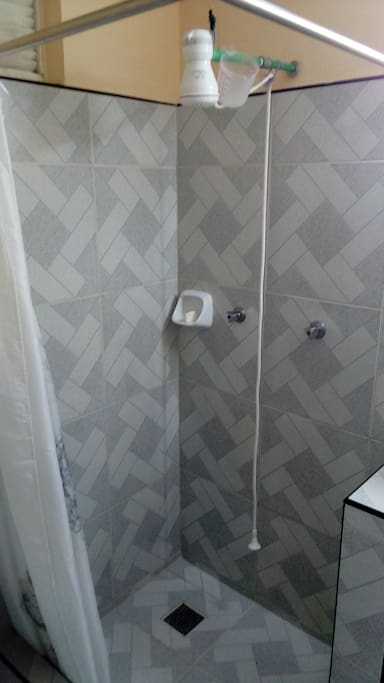 Other view of the bathroom