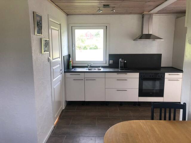 Privat lge med gott om plats fr sommaraktiviteter p stora, plana grsytor, dr ocks husdjur vlkomna. Tomten 90 litre. Bedroom 1(floor 1): 2 x single bed. Hyra stuga/semesterhus - Hyttsjn - satisfaction-survey.net