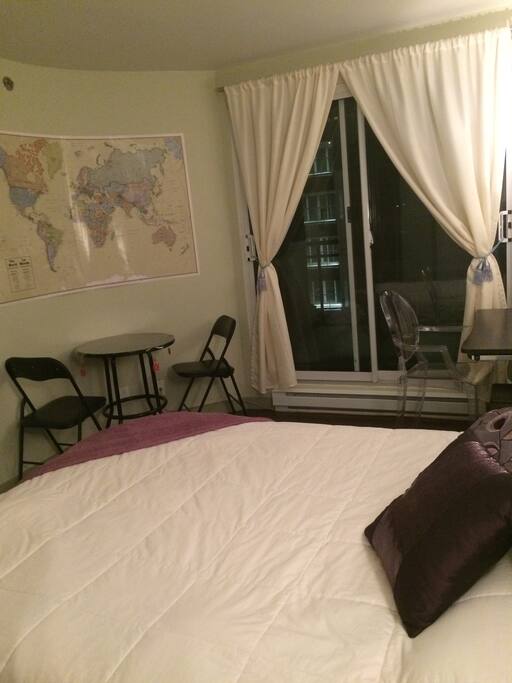 Bedroom / Chambre à coucher