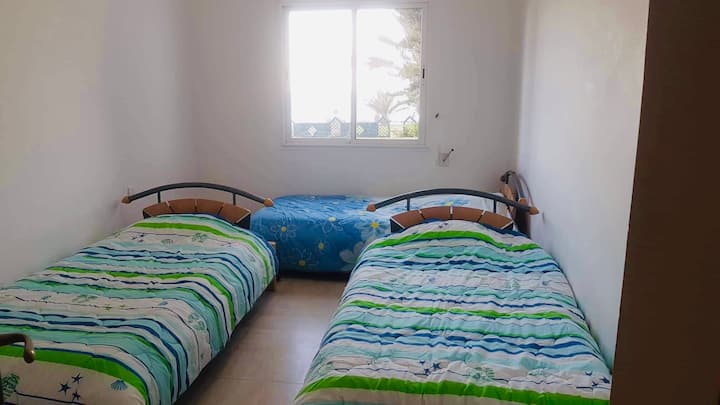 Спалня 2: „изглед към морето“
3 единични легла 