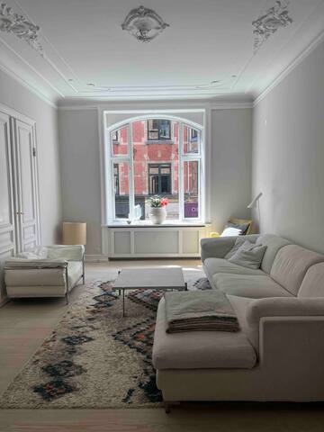 Smuk bolig i populær gade i hjertet af København gallery image 3