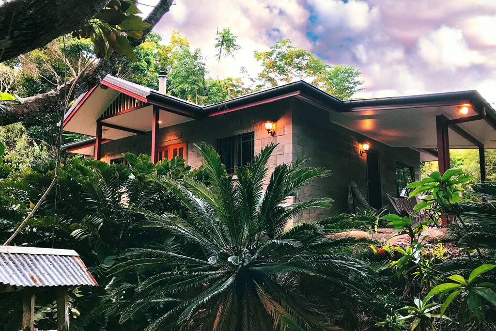 Cadaghi Cottage at dusk