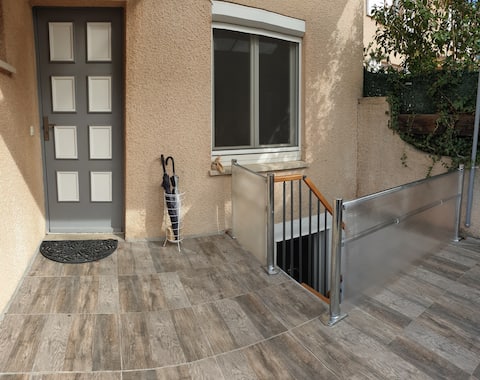 Partie de villa accès indépendant 32 m2; 2 pers