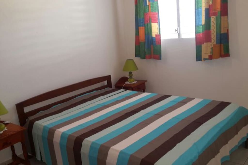 Chambre avec lit double