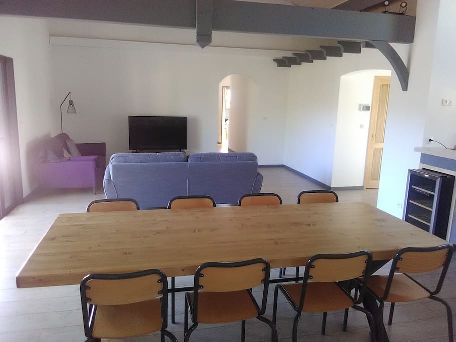 Séjour-salon
Table contemporaine 8-10 personnes