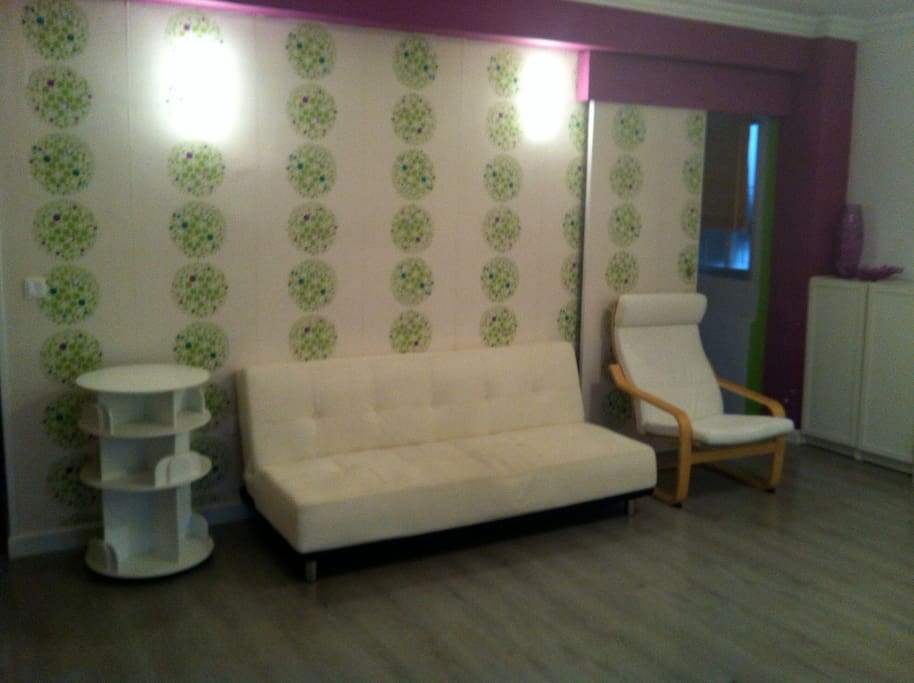 Amplio y luminoso salón.
