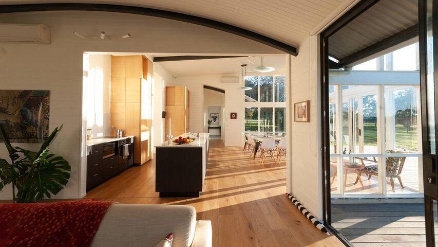 Red Hill Ridge – Luxury House and 2 Cottages gallery image 4