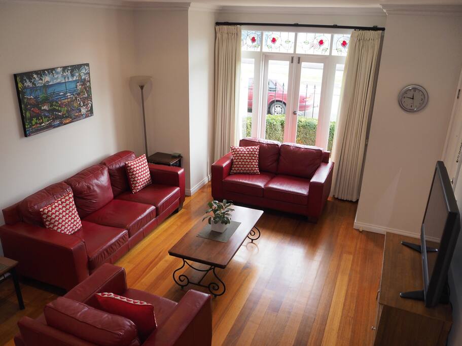 Lounge 1 - Downstairs 1