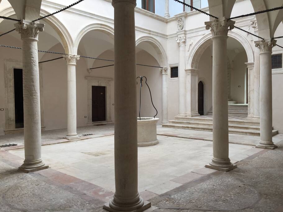 Cortile d'ingresso