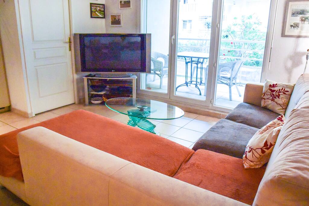 Espace détente avec canapé confortable