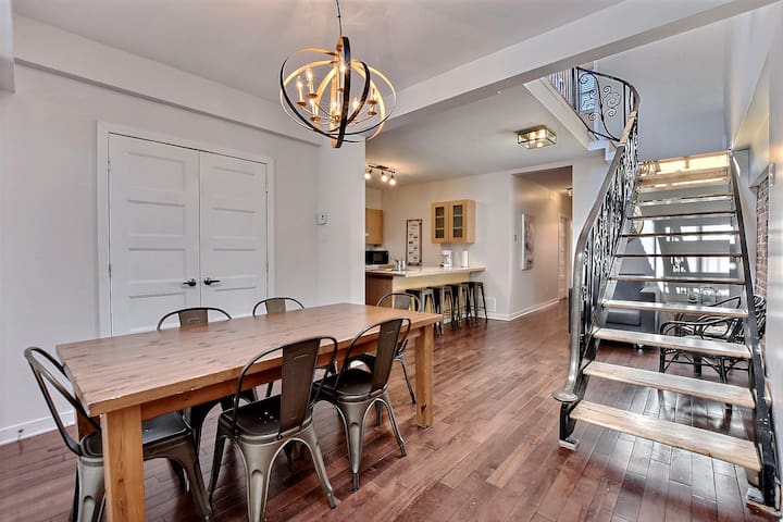 5BDR Loft Downtown w/ Private Rooftop Deck