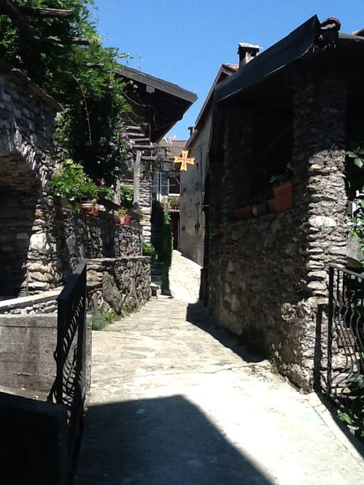 strada caratteristica della frazione