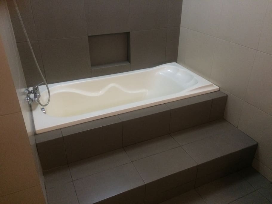 Bath room with bath tub