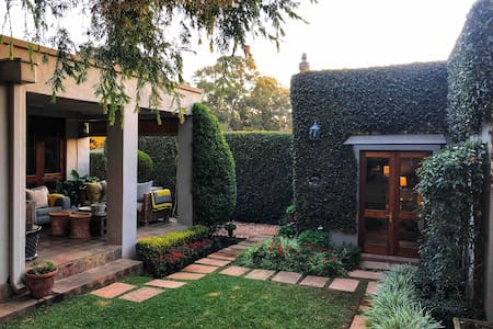 Ensuite in trendy Parkhurst