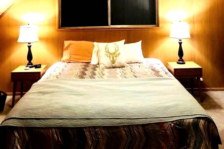 King bedroom includes king bed, twin bed, and workspace.