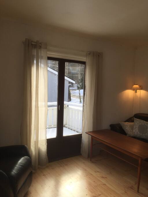 Livingroom with sofa and entrance to balcony