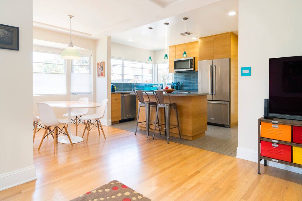 Kitchen & Dining