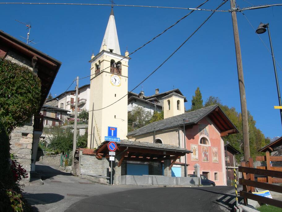 Arpuilles church - Park your car in the square in front of the church. To reach your destination, take the road on the left of the fountain (50 mt)