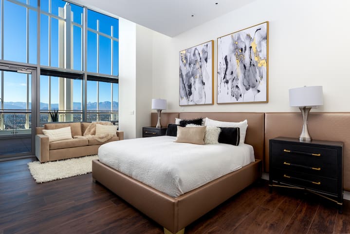 $20m Entire 59th Floor VEGAS Palms Penthouse gallery image 3