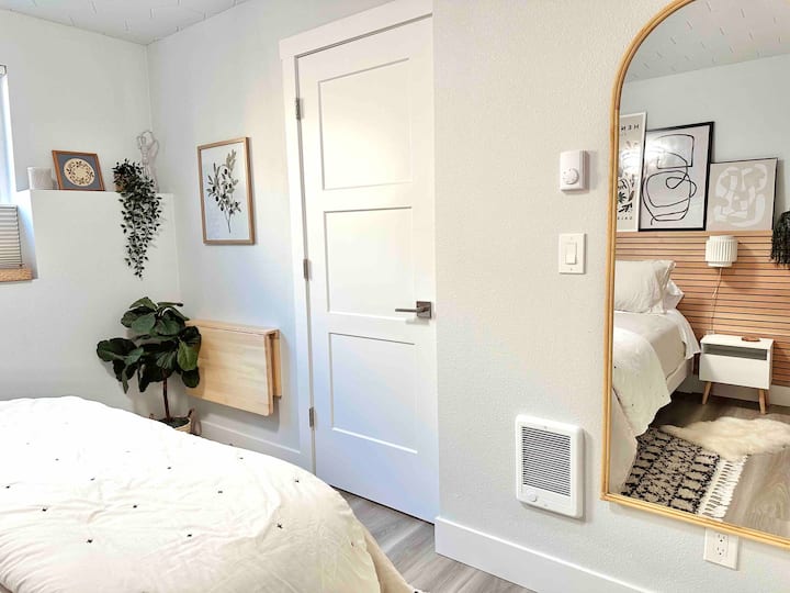 stolno računalo se slaže kad se ne upotrebljava (prostor za aktivnosti!) 