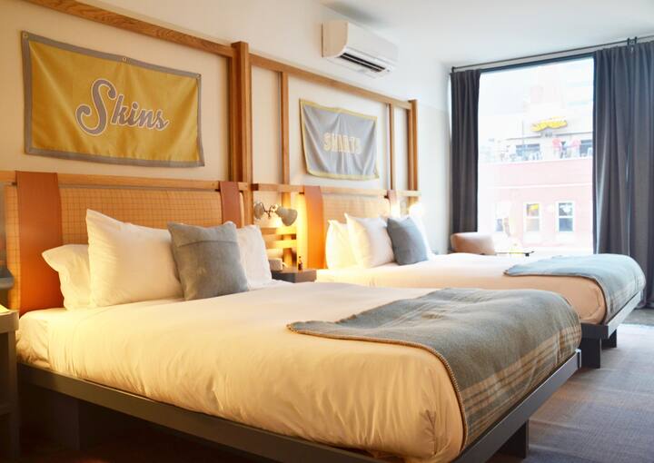Downtown Sporting Club Double Queen Room Broadway Boutique Hotels For Rent In Nashville Tennessee United States