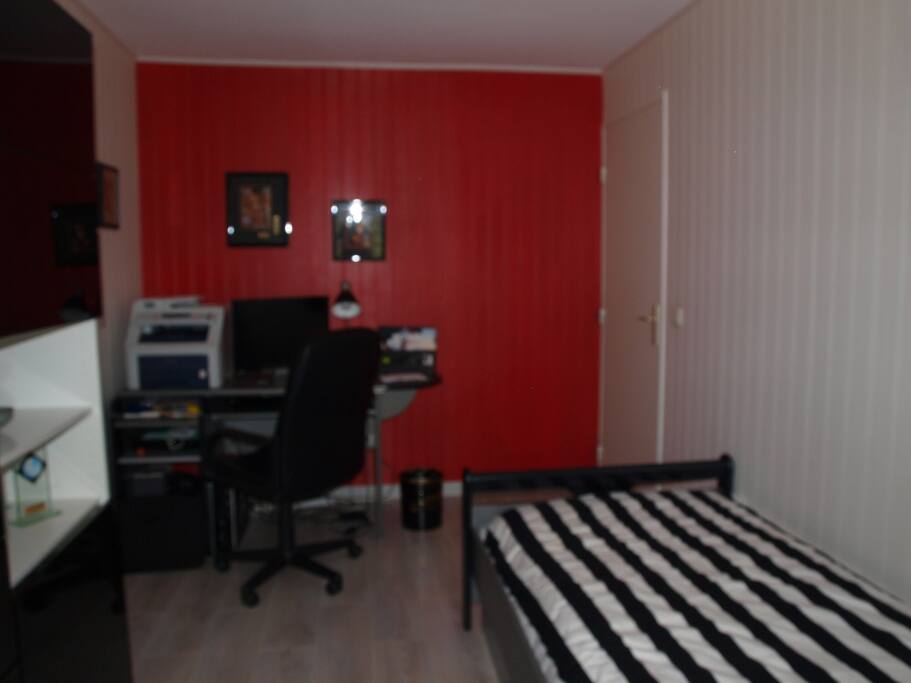 coin bureau chambre de 1 pers.