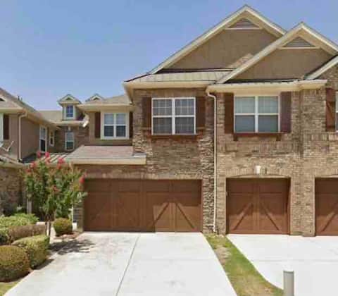 Cheerful 3-bedroom townhome