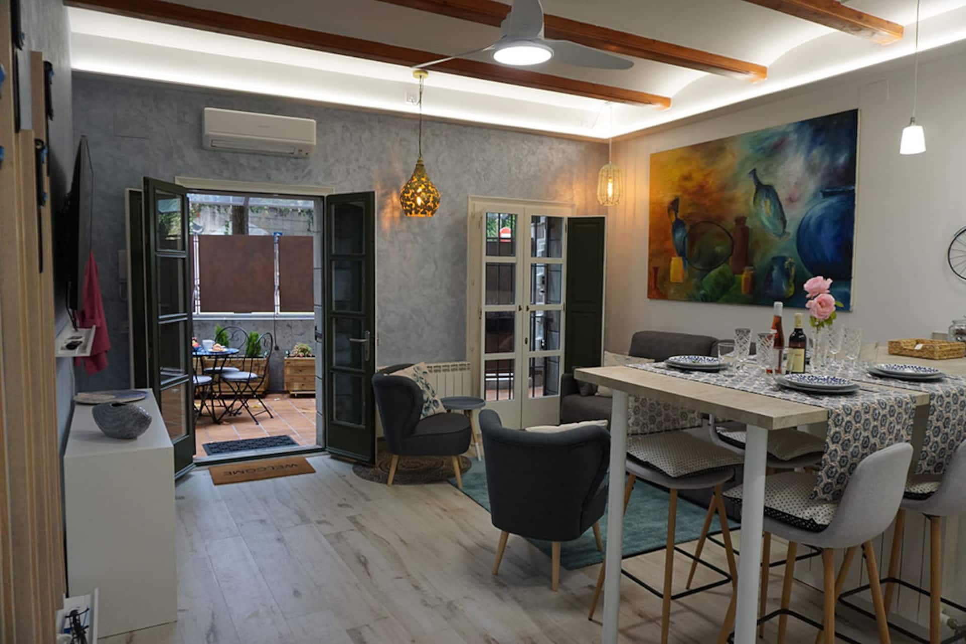 Albada Blau with patio and 2 bathrooms in the Old Quarter