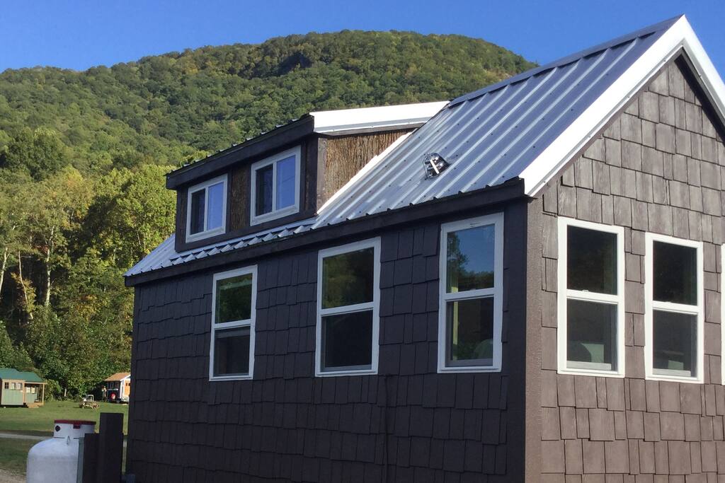 Cabin Exterior overlooking Buck Hill Mountain