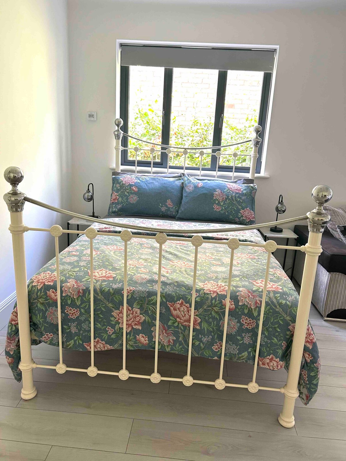 Брачен кревет (широк 150-179 см) со
брачен кревет (широк 180-179 см) 